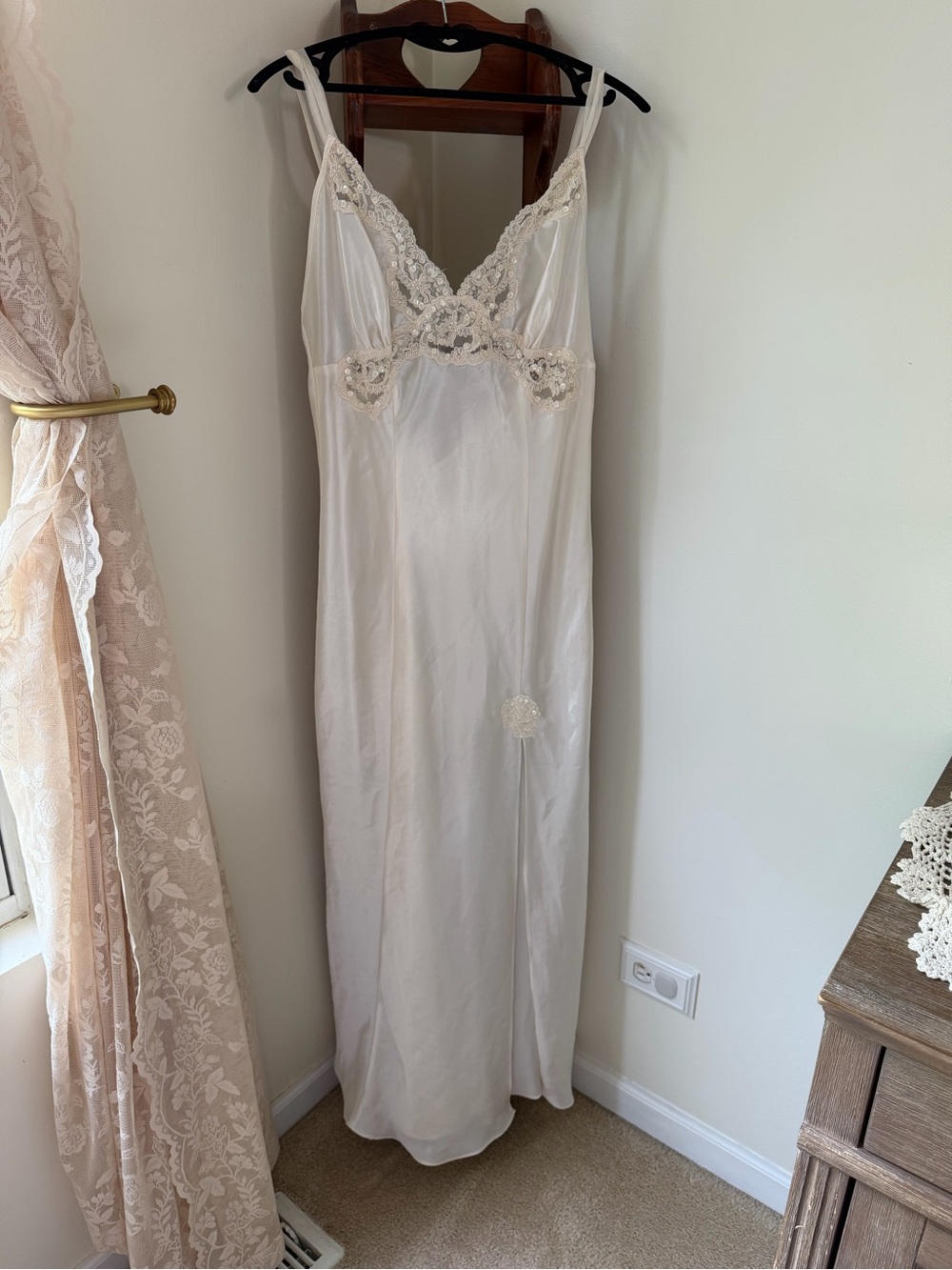 Victoria's Secret Ivory Lace-Trim Slip Chemise and robe